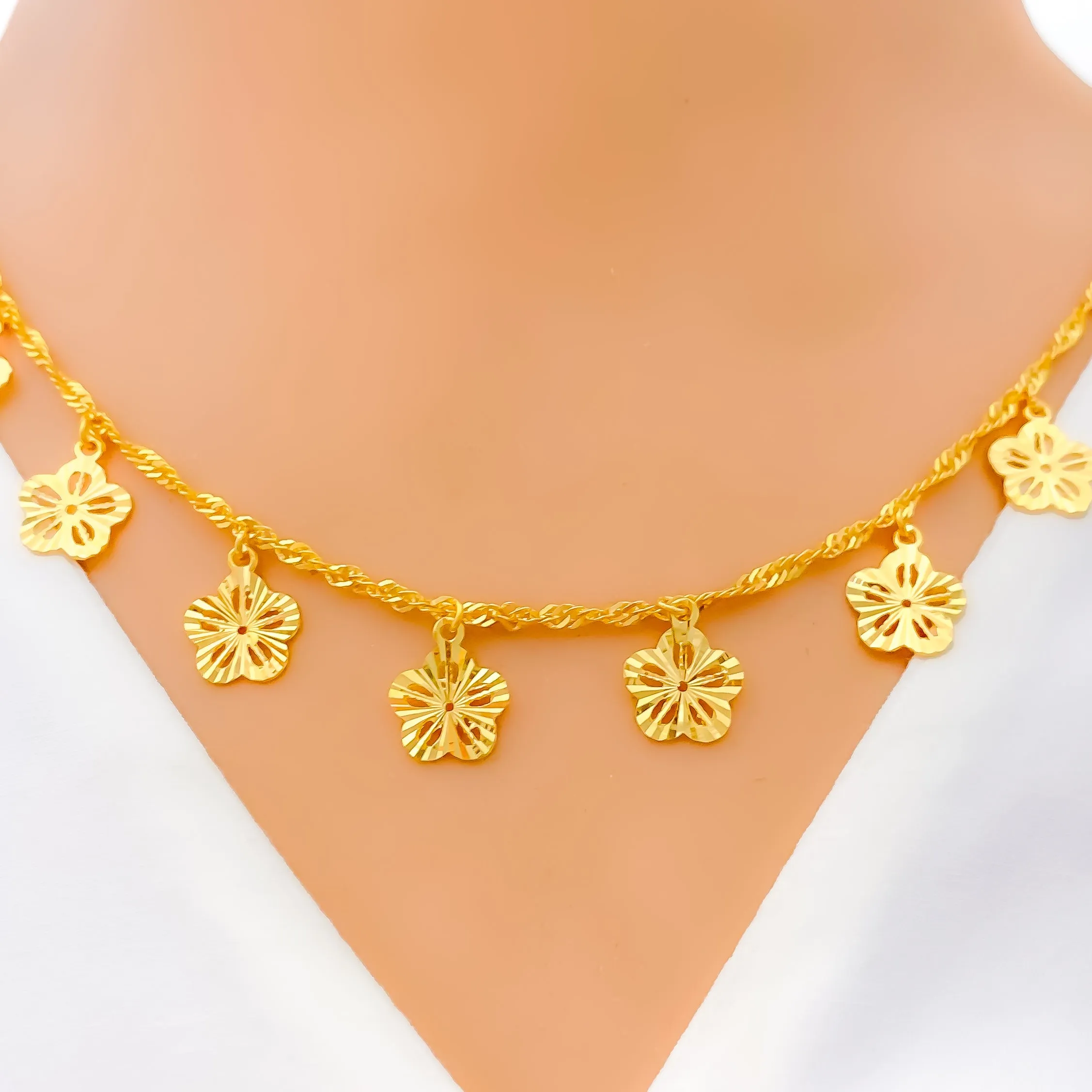 Beautiful Dazzling Flower 21K Gold Necklace Set