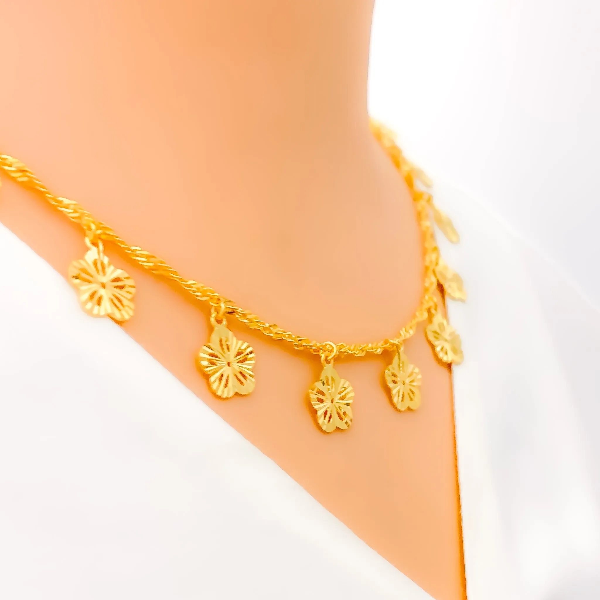 Beautiful Dazzling Flower 21K Gold Necklace Set