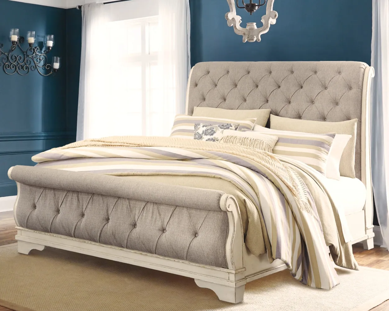 Realyn King Sleigh Bed with Mirrored Dresser and 2 Nightstands